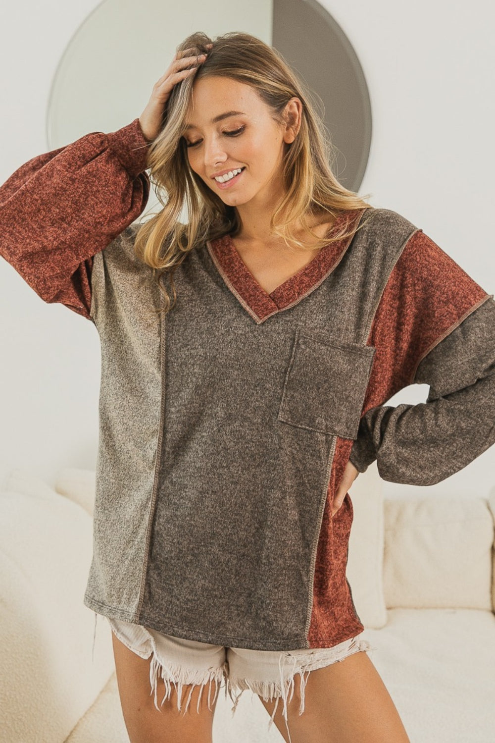 Color Block Exposed Seam V Neck T-Shirt